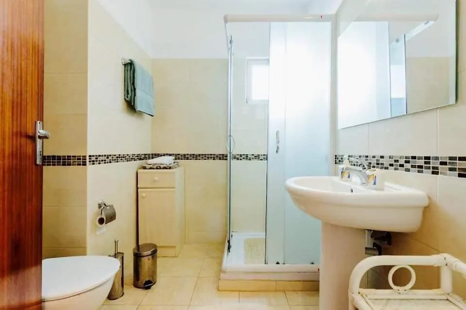 Two Bedroom Center Apartment Quarteira
